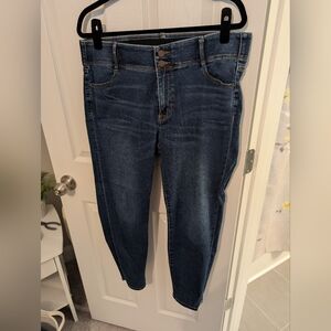 Apt. 9 Blue Ankle Cropped Jeans with Subtle Fading